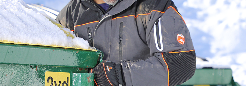 Keep job essentials close and protected with multiple secure pockets inside and outside our insulated work jackets.
